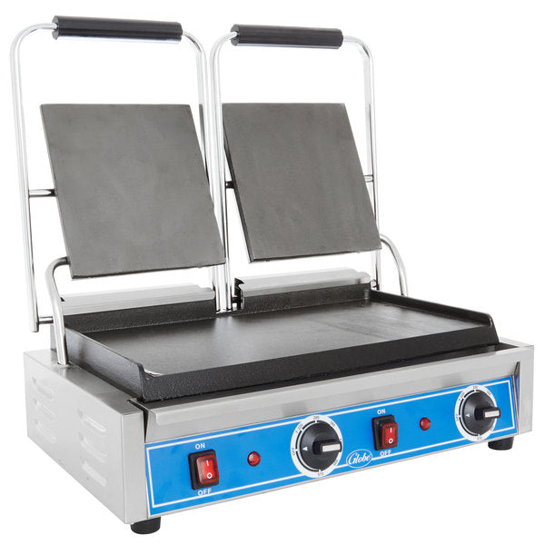 Globe GSGDUE10 Bistro Series Double Sandwich Grill with Smooth Plates - 20" x 10" Cooking Surface - 208/240V, 3200W